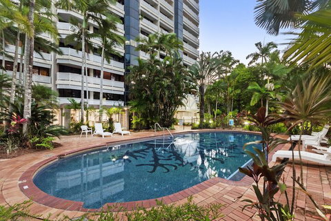 Luxury PoolSide Apartment In Beachfront - Accommodation Sunshine Coast 3