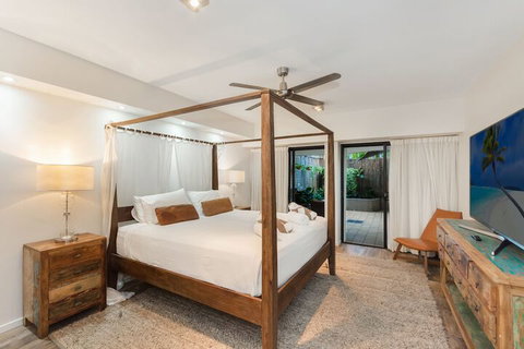 Luxury PoolSide Apartment In Beachfront - Accommodation Sunshine Coast 6