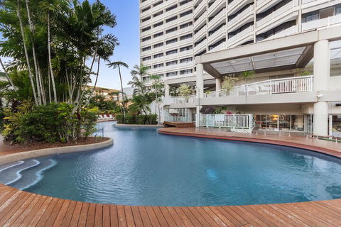 Luxury PoolSide Apartment In Beachfront - Accommodation Sunshine Coast 2
