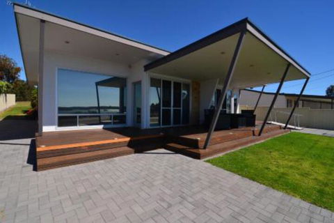 Beachview - Accommodation Sunshine Coast 6