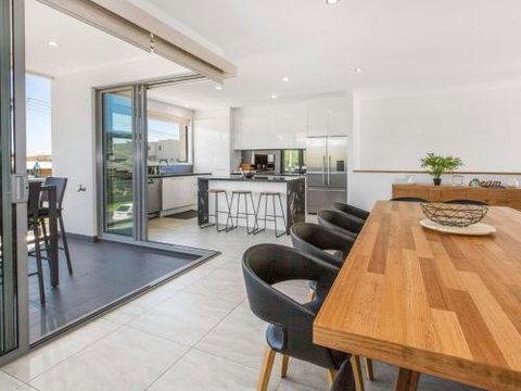 CASABLANCA DROMANA - Accommodation Sunshine Coast 2