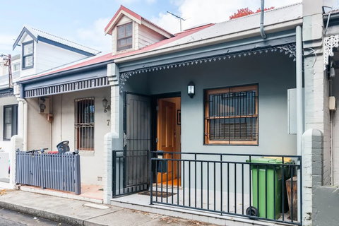 Quiet Terrace Townhouse On The City Fringe - Accommodation Sunshine Coast 1