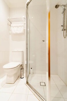 Quiet Terrace Townhouse On The City Fringe - Accommodation Sunshine Coast 6