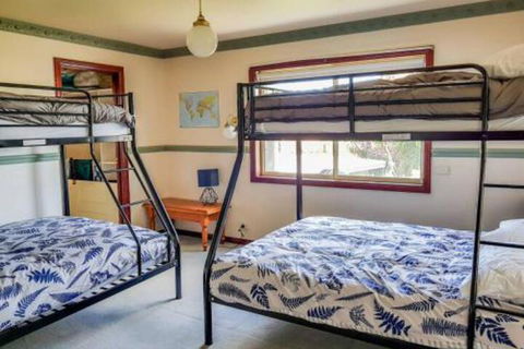 GUMS & ROSES Family Home In The Heart Of Town. - Accommodation Sunshine Coast 1