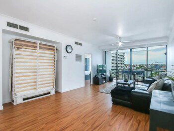 Modern 2 Bedroom River View Apartment In Docklands - Accommodation Sunshine Coast 2
