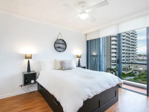 Modern 2 Bedroom River View Apartment In Docklands - Accommodation Sunshine Coast 3