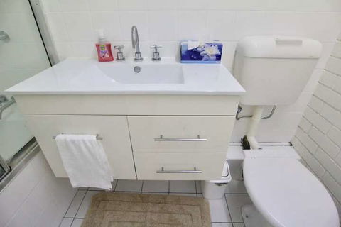 Modern Studio Apartment With Pool & Amazing Views - Accommodation Sunshine Coast 4
