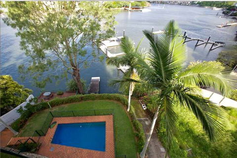 Modern Studio Apartment With Pool & Amazing Views - Accommodation Sunshine Coast 1