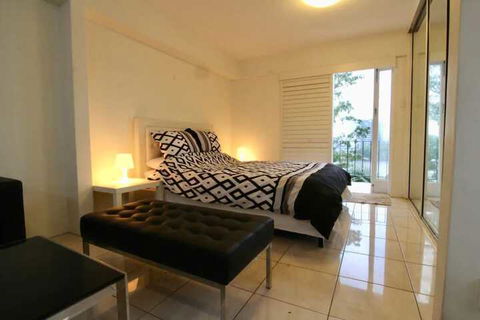 Modern Studio Apartment With Pool & Amazing Views - Accommodation Sunshine Coast 7