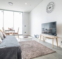Home With Convenient Location Close to Traincbd - Accommodation Sunshine Coast