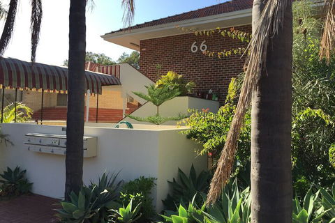 B6 Cafes & Restaurants Close To UWA - Accommodation Sunshine Coast 4