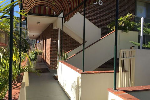 B6 Cafes & Restaurants Close To UWA - Accommodation Sunshine Coast 2