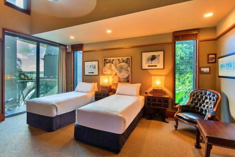 Yacht Club 19 Bijou De Mer 2 Buggies - Accommodation Sunshine Coast 6