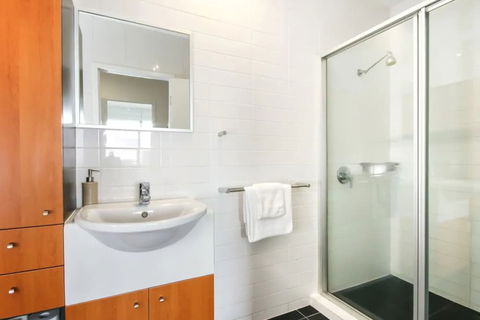 Large 3 Bedroom Apartment With River Views Near The Stadium - Accommodation Sunshine Coast 7