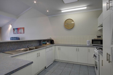 Port Lincoln Foreshore Apartments - Accommodation Sunshine Coast 6