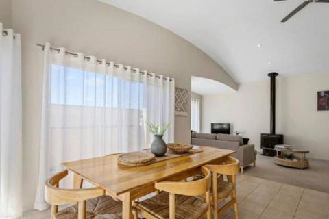 DRIFTWOOD VILLA Free Wifi Walk To Beach - Accommodation Sunshine Coast 6
