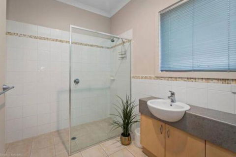 DRIFTWOOD VILLA Free Wifi Walk To Beach - Accommodation Sunshine Coast 2