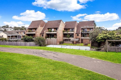 Reef Resort Apartments - Accommodation Sunshine Coast 2