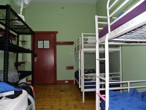 Market Tavern - Hostel And Bar - Accommodation Sunshine Coast 5