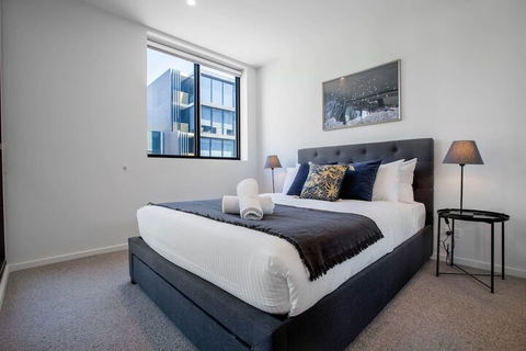 Stunning Bright Apartment At Hawthron/Glenferrie Station - Accommodation Sunshine Coast 3