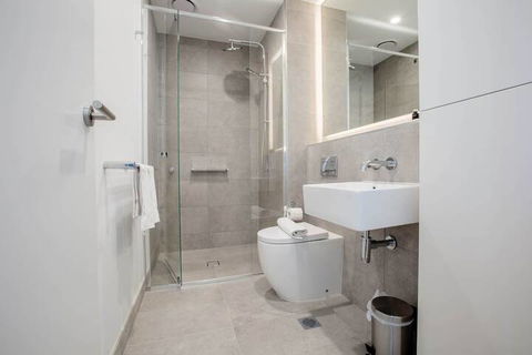 Stunning Bright Apartment At Hawthron/Glenferrie Station - Accommodation Sunshine Coast 6