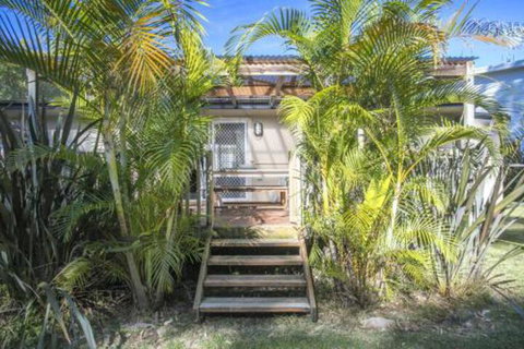 MOLLYMOOK BEACH COTTAGE - Accommodation Sunshine Coast 5