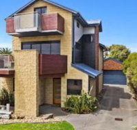 The Island Manor family seaside stay with views - Accommodation Sunshine Coast