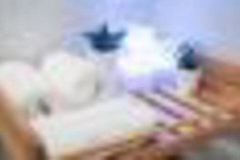 Ample Melbourne CBD Apt With Wifi Netflix & View - Accommodation Sunshine Coast 3