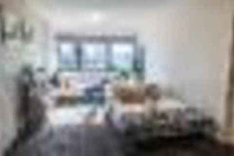 Ample Melbourne CBD Apt With Wifi Netflix & View - Accommodation Sunshine Coast 6