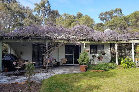 Wisteria Cottage Augusta - Accommodation Sunshine Coast 6