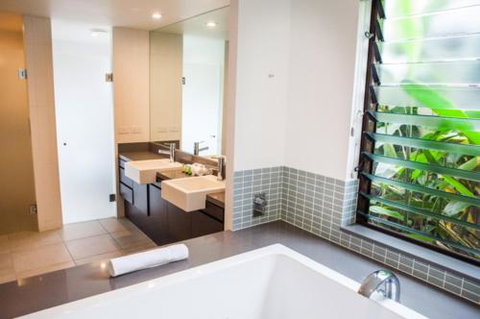 Sea Temple 161 - Luxury Studio - Accommodation Sunshine Coast 2
