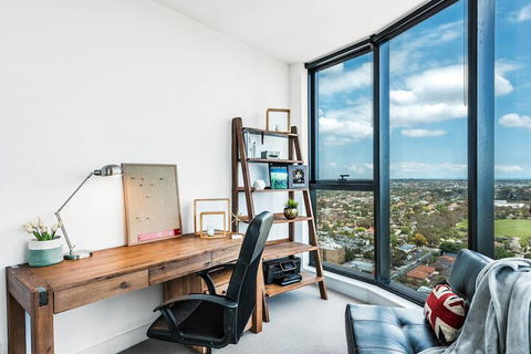 Designer Home With View 2 BED In Box Hill Vbh850 - Accommodation Sunshine Coast 5
