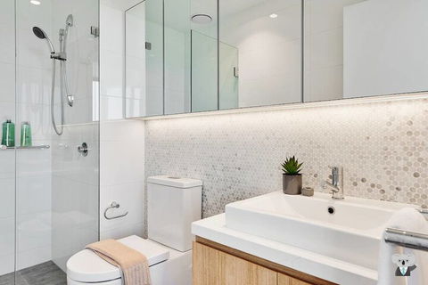 Designer Home With View 2 BED In Box Hill Vbh850 - Accommodation Sunshine Coast 3