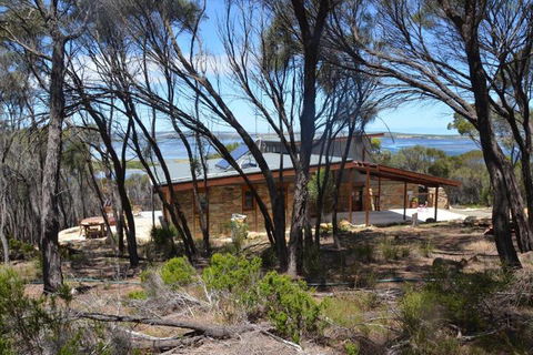 Of Stone & Wood Guesthouse Secluded Getaway! - Accommodation Sunshine Coast 5