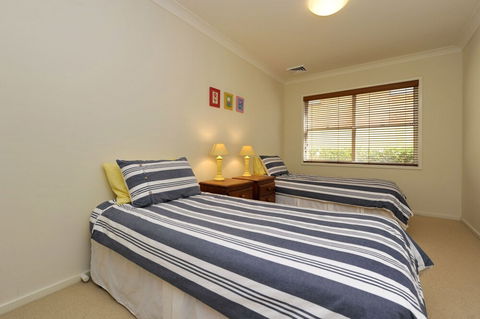 Marine Dr 2 / 70 Fingal Bay - Accommodation Sunshine Coast 5