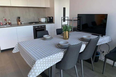 Avant Garde Living In The Heart Of The City - Accommodation Sunshine Coast 7