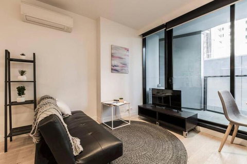 Stylish Melbourne CBD Lighthouse Apartment - Accommodation Sunshine Coast 2