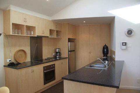 SACKVILLE APARTMENT 1 - Accommodation Sunshine Coast 2