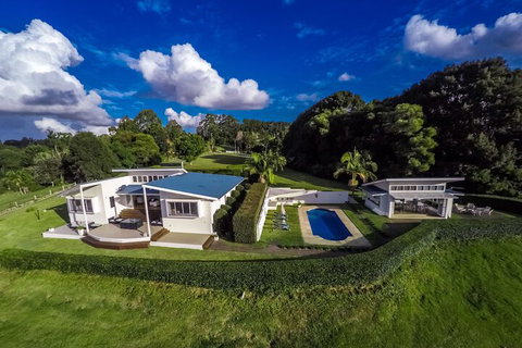 A PERFECT STAY - Byron's Brae - Accommodation Sunshine Coast 3
