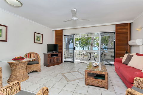 On Palm Cove Beachfront Apartments - Accommodation Sunshine Coast 5