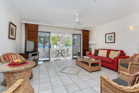 On Palm Cove Beachfront Apartments - Accommodation Sunshine Coast 4