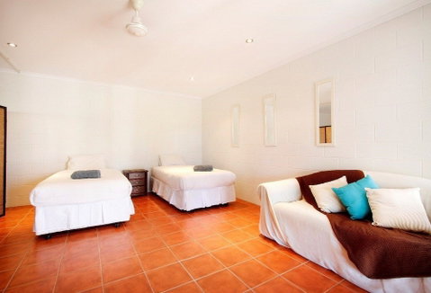 Hideaway Retreat Beach House With Pool - Accommodation Sunshine Coast 4