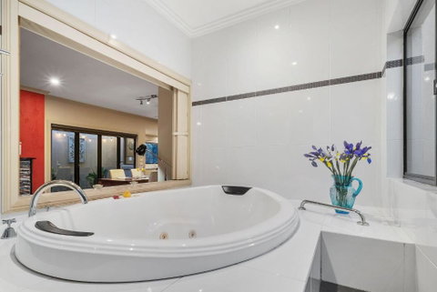 About Time Retreats Studio Seven - Accommodation Sunshine Coast 2