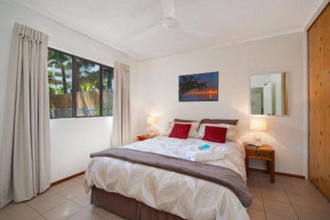 Budget Apartment Trinity Beach - Accommodation Sunshine Coast 2