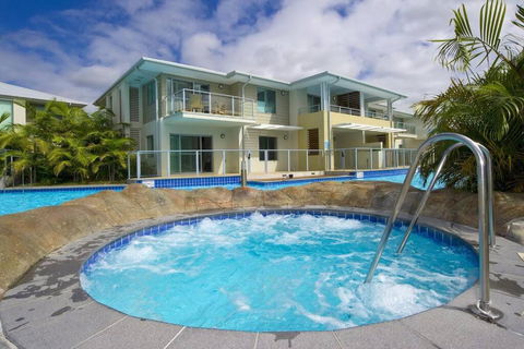 Pacific Blue Pool Spa & More Available In Complex! - Accommodation Sunshine Coast 1