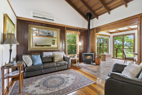 CHRISTOPHERS COTTAGE - Accommodation Sunshine Coast 4