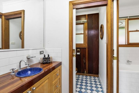 CHRISTOPHERS COTTAGE - Accommodation Sunshine Coast 6