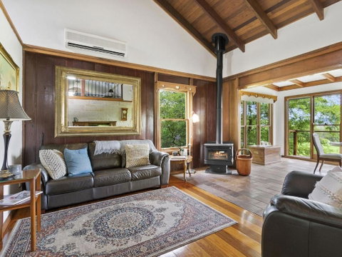 CHRISTOPHERS COTTAGE - Accommodation Sunshine Coast 1