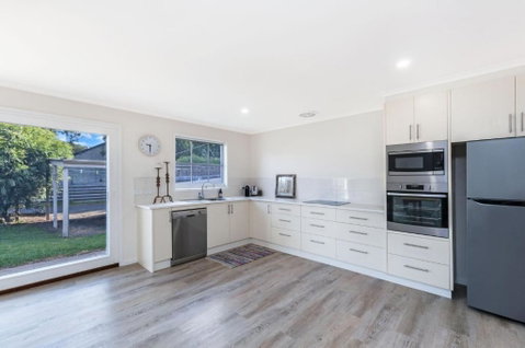 Lyons Cottage A Quaint Whalers Cottage In Heart Of Port Fairy - Accommodation Sunshine Coast 3