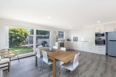 Lyons Cottage A Quaint Whalers Cottage In Heart Of Port Fairy - Accommodation Sunshine Coast 1